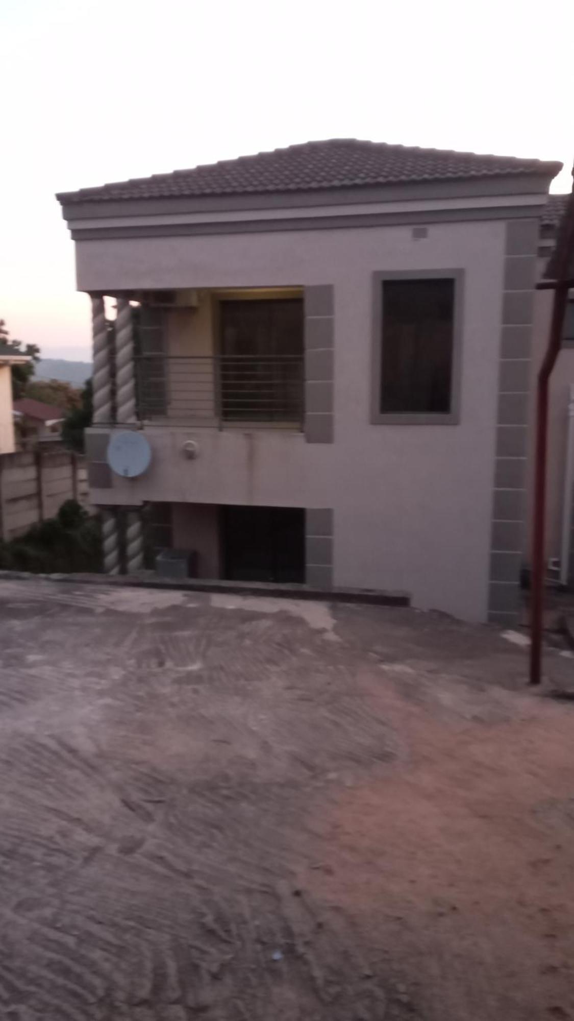 Zakhele Guest House Манзини Экстерьер фото