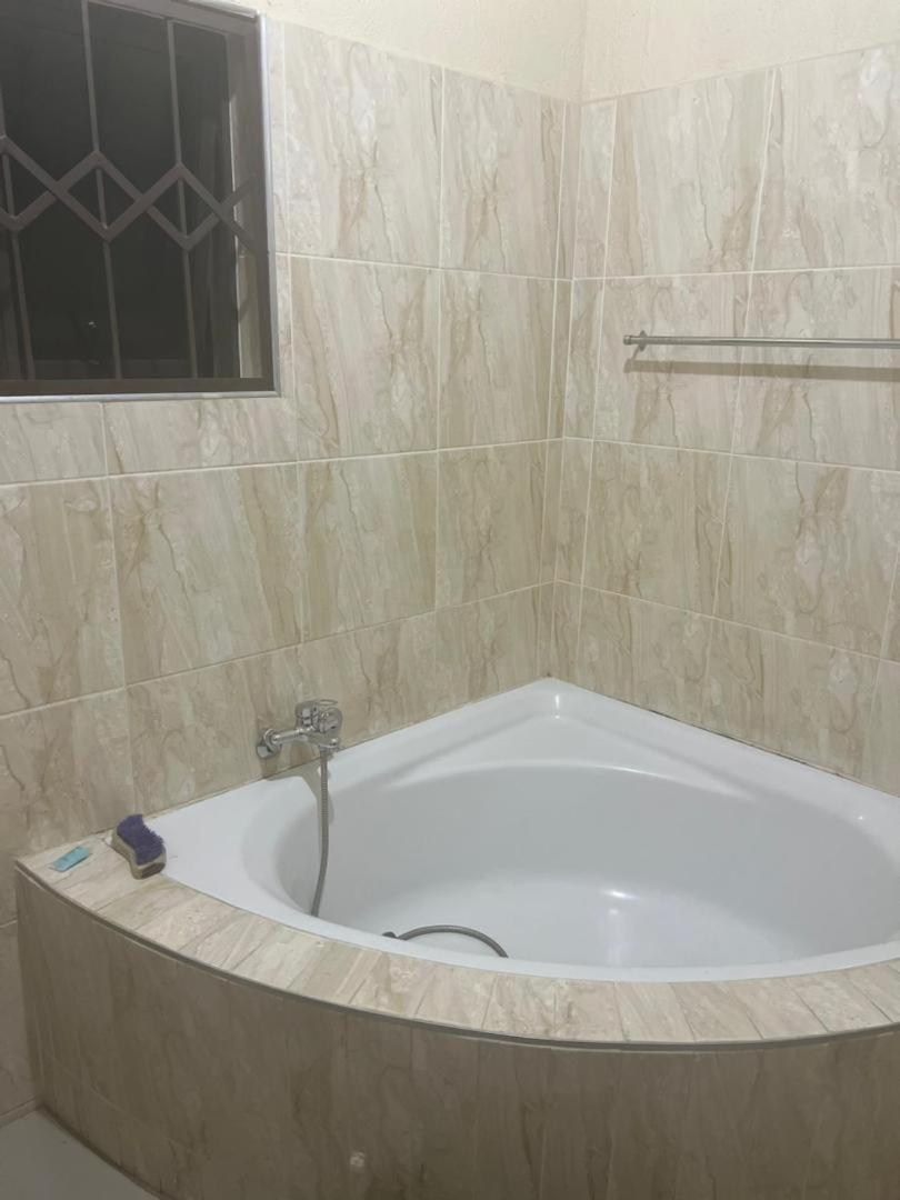 Zakhele Guest House Манзини Экстерьер фото
